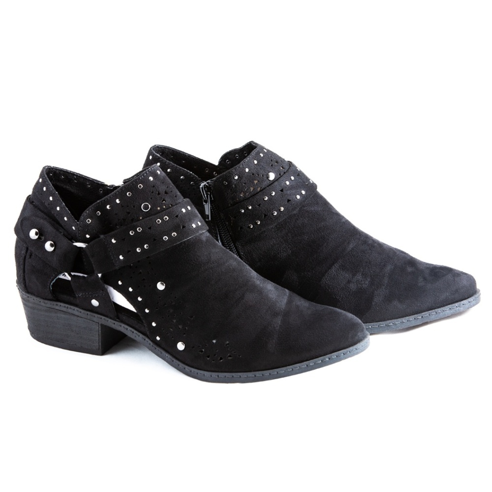 Closed Toed Black Shoes